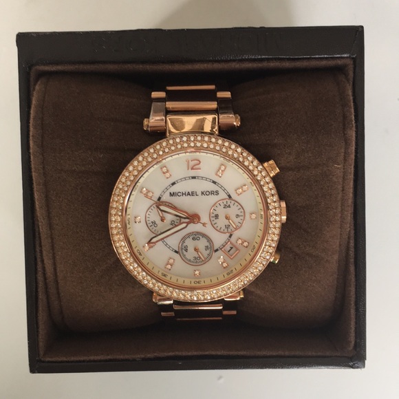 Michael Kors Rose Gold Watch - Picture 2 of 6